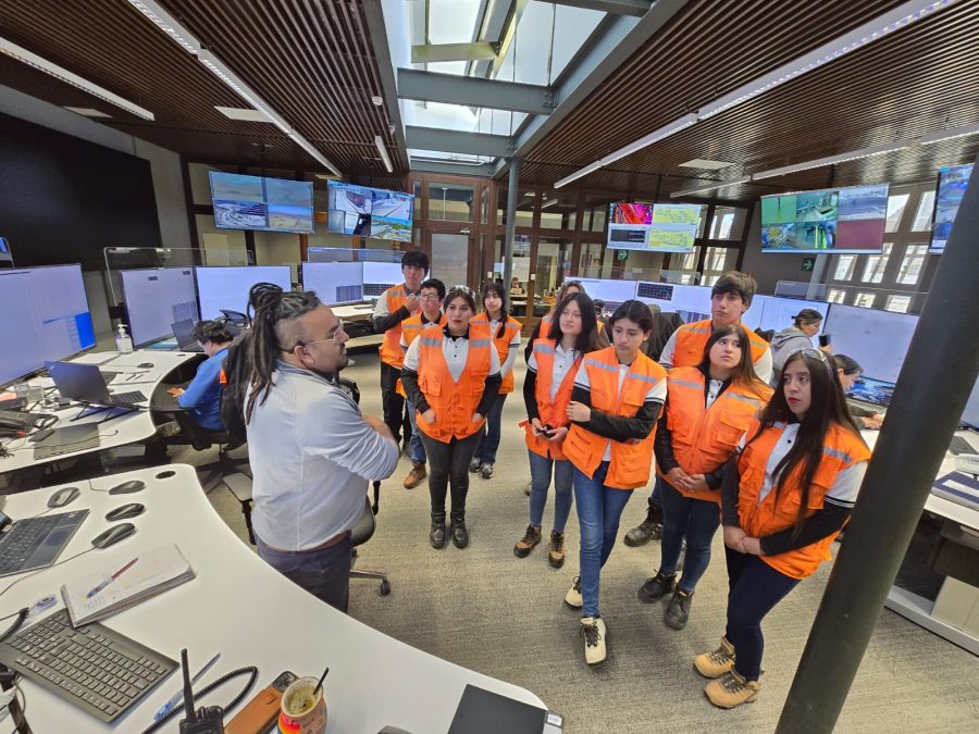 Estudiantes de Chañaral conocen operaciones mineras en Codelco Salvador